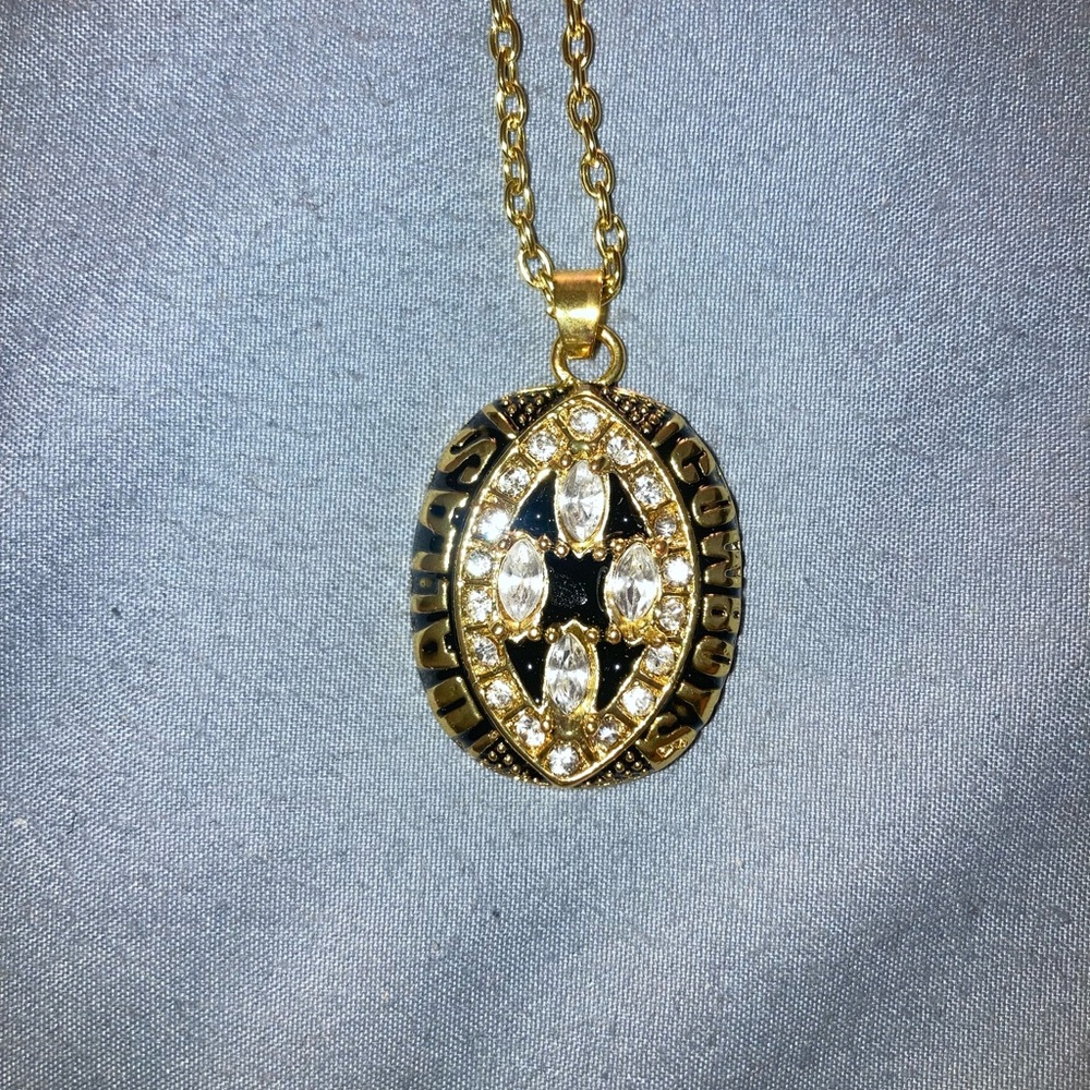 Dallas Cowboys pendant necklace